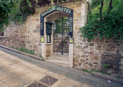 Side-Entrance